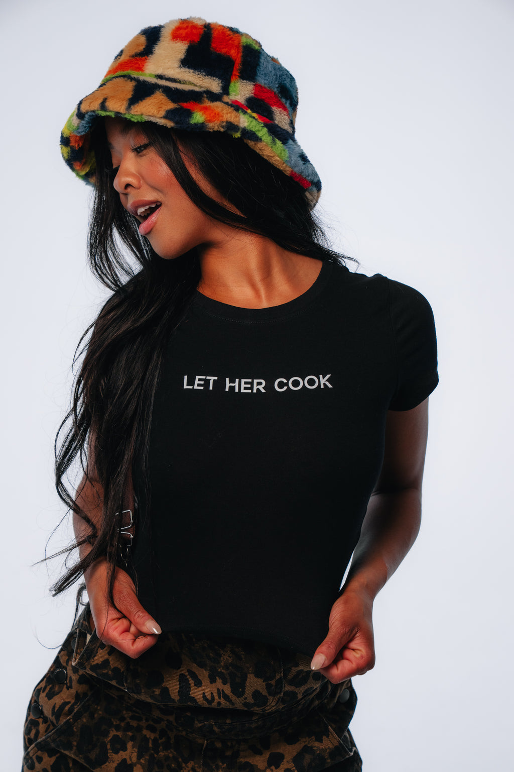 LET HER COOK - UNISEX CROP TOP